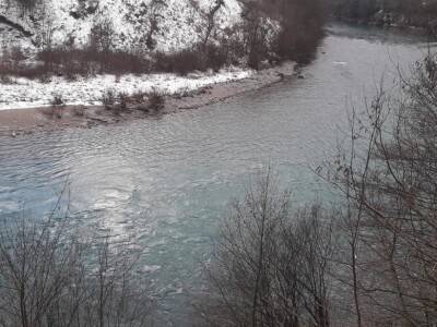 Takmičenje na Drini: Ko će uloviti najveću mladicu, pecati se može i iz kafane Takmičenje na Drini: Ko će uloviti najveću mladicu, pecati se može i iz kafane