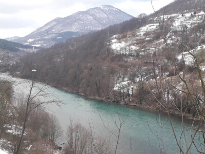 Takmičenje na Drini: Ko će uloviti najveću mladicu, pecati se može i iz kafane Takmičenje na Drini: Ko će uloviti najveću mladicu, pecati se može i iz kafane