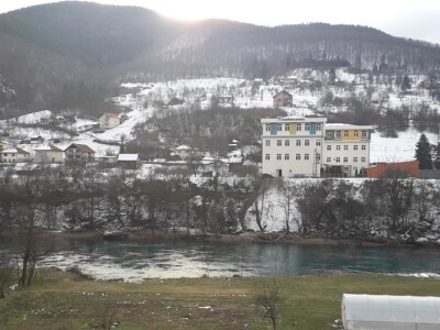 Takmičenje na Drini: Ko će uloviti najveću mladicu, pecati se može i iz kafane Takmičenje na Drini: Ko će uloviti najveću mladicu, pecati se može i iz kafane