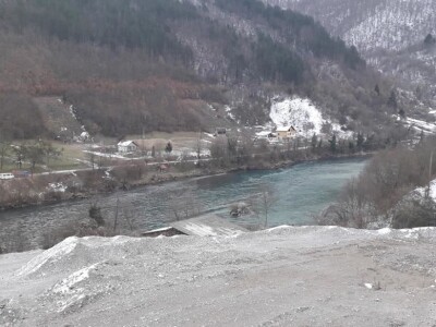 Takmičenje na Drini: Ko će uloviti najveću mladicu, pecati se može i iz kafane Takmičenje na Drini: Ko će uloviti najveću mladicu, pecati se može i iz kafane