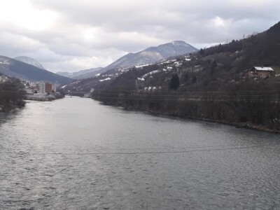 Takmičenje na Drini: Ko će uloviti najveću mladicu, pecati se može i iz kafane Takmičenje na Drini: Ko će uloviti najveću mladicu, pecati se može i iz kafane