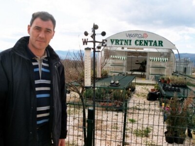 Teo ispred svog Vrnog centra u Vinjanima Donjim gdje se temperatura ovih dana spustila i do minus 15 stupnjeva Celzijevih