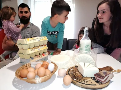 OPG TICA - Jedina mlada obitelj u kninskom Markovcu proizvodi sir iz mješine kao Tračani i Iliri