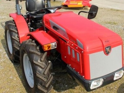 Traktor Antonio Carraro Tigre