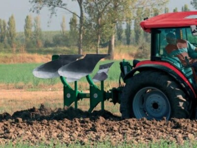 Traktor McCormick T-Max