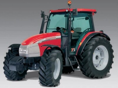 Traktor McCormick T-Max