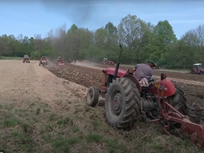 Na traktorijadi kod Janjića obradili 4 hektara zemlje Na traktorijadi kod Janjića obradili 4 hektara zemlje