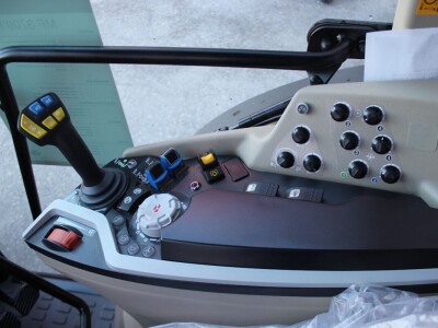 Traktor Massey Ferguson F3709