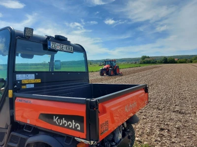 Traktor  mjeseca