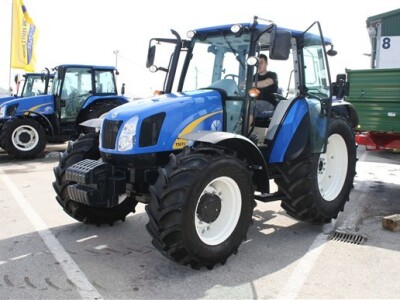 Traktor New Holland T5000