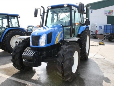 Traktor New Holland T5000