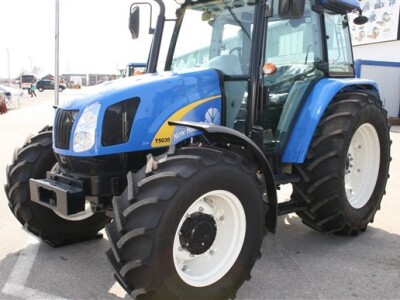 Traktor New Holland T5000