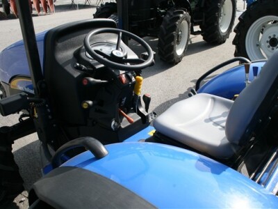 Traktor New Holland T3000