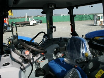 Traktor New Holland T4000 Deluxe/SuperSteer