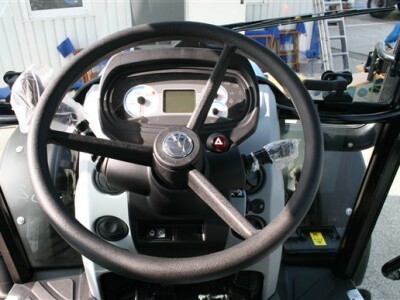 Traktor New Holland T4000 Deluxe/SuperSteer