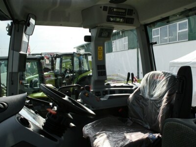 Traktor Claas ARION 500