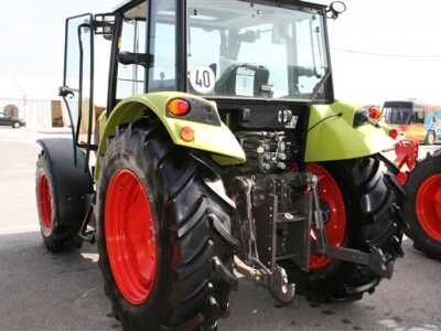 Traktor Claas AXOS