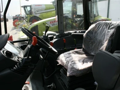 Traktor Claas AXOS
