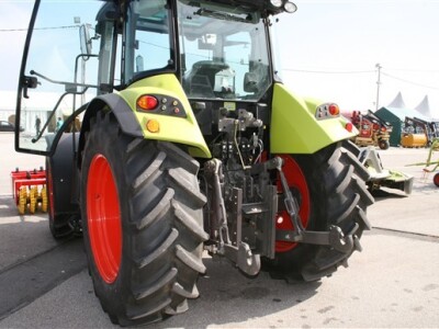Traktor Claas ARION 400