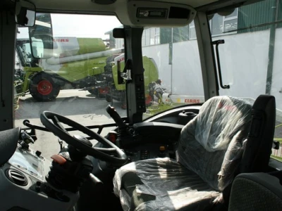 Traktor Claas ARION 400