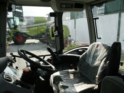 Traktor Claas ARION 400