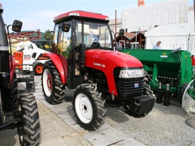 Traktor EuroWolf 454