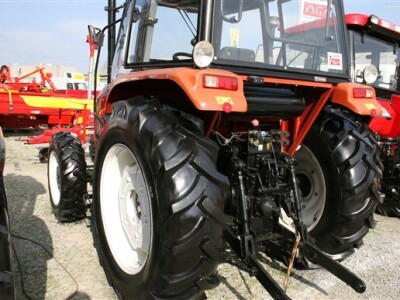 Traktor Foton FT 804