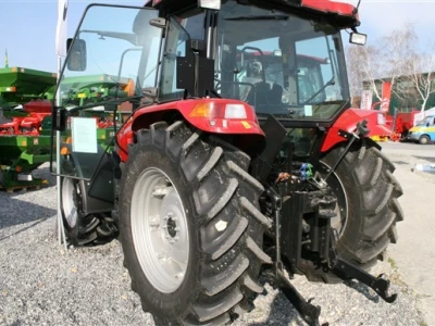 Traktor Case JXU