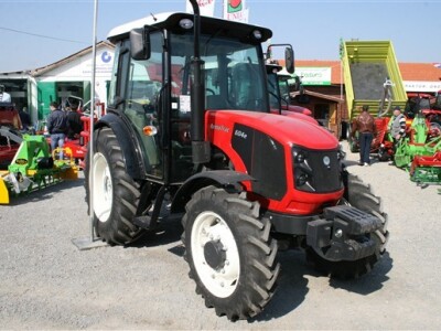 Traktor ArmaTrac 604e