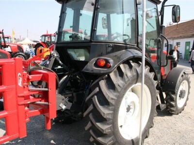 Traktor ArmaTrac 604e