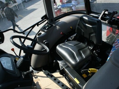 Traktor ArmaTrac 604e