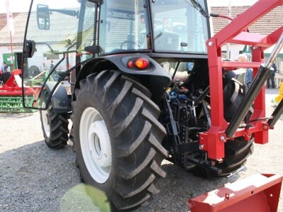 Traktor ArmaTrac 854e