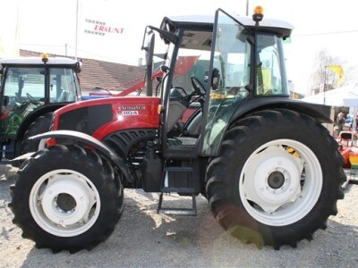 Traktor ArmaTrac 1104