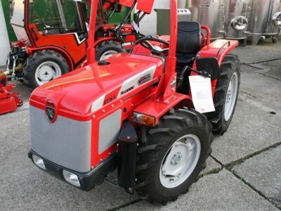 Traktor Antonio Carraro Tigre Country