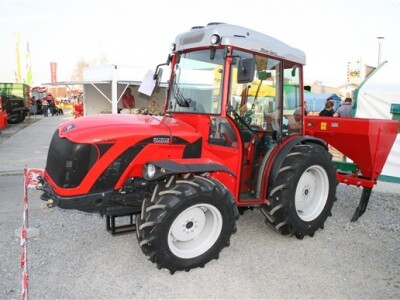 Traktor Antonio Carraro TRG