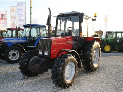 Traktor Belarus 900