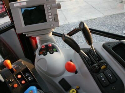 Traktor Massey Ferguson 7400