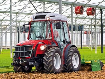 Traktor Antonio Carraro TRH