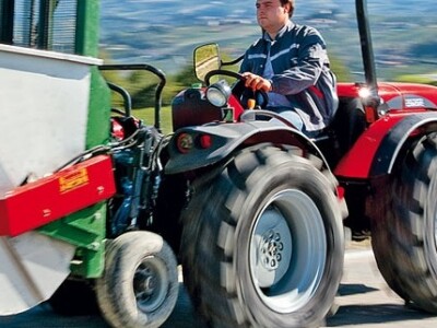 Traktor Antonio Carraro TRH