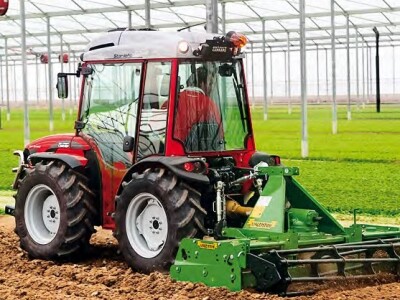 Traktor Antonio Carraro TRH