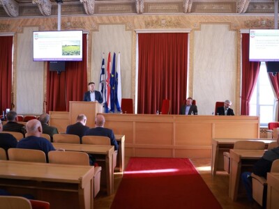 Tribina o ratarskoj proizvodnji u okolnostima šteta od divljači Tribina o ratarskoj proizvodnji u okolnostima šteta od divljači