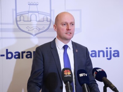 Tribina o ratarskoj proizvodnji u okolnostima šteta od divljači Tribina o ratarskoj proizvodnji u okolnostima šteta od divljači