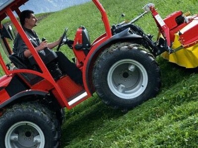 Traktor Antonio Carraro TTR 4400 HST