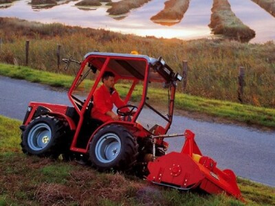 Traktor Antonio Carraro TTR 4400 HST