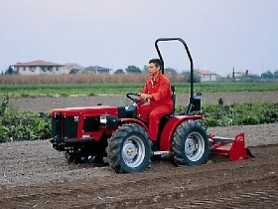 Traktor Antonio Carraro TTR 4400 HST