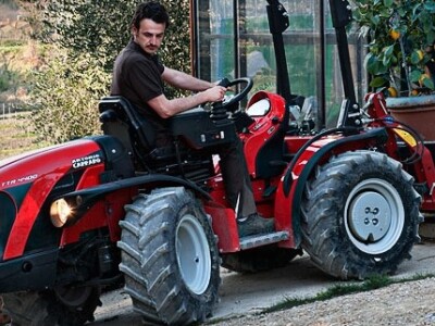 Traktor Antonio Carraro TTR 4400 HST