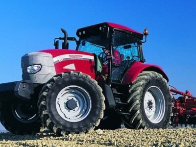 Traktor McCormick TTX