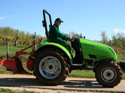 Traktor Labinprogres TPS Tuber 40