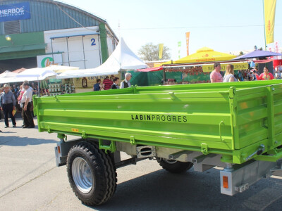 Traktor Tuber 50 s novom kabinom