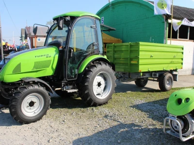 Traktor Tuber 50 s novom kabinom
